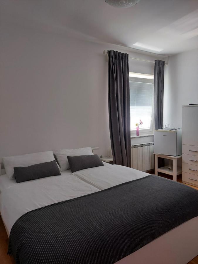 Guesthouse Pri Mihelovih Sezana Luaran gambar