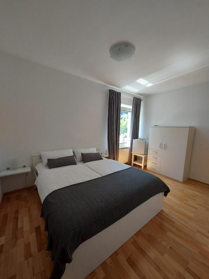 Guesthouse Pri Mihelovih Sezana Luaran gambar