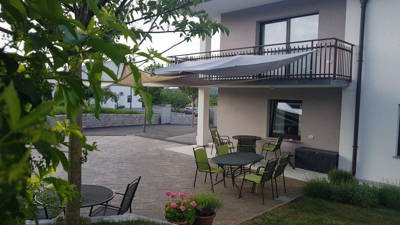 Guesthouse Pri Mihelovih Sezana Luaran gambar